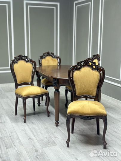 Кухонный стол и стулья