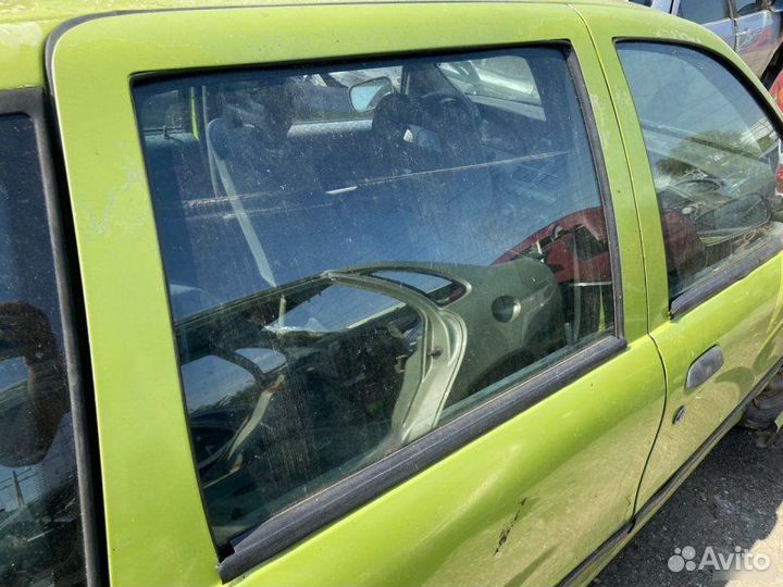 Стекло заднее правое Fiat Punto 176 1993-1999