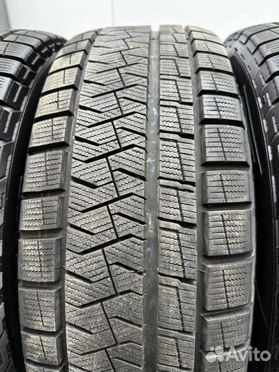 Pirelli Ice Asimmetrico 215/55 R17 94Q