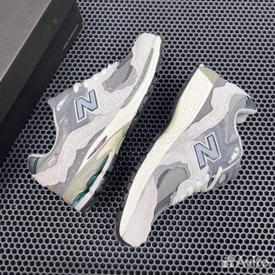 Кроссовки New balance 2002 r