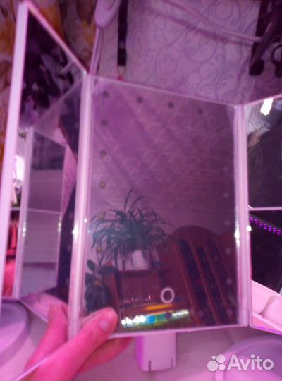 Зеркало с увеличением и подсветкой