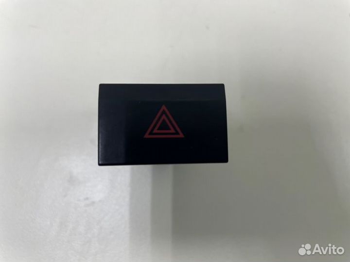 Кнопка аварийной сигнализации Volkswagen Polo cwvb