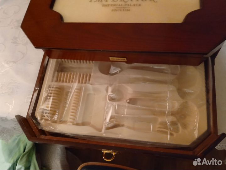 Деревянный восьмиугольный чемодан