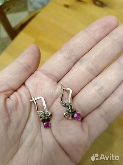 Серебряные серьги с рубином