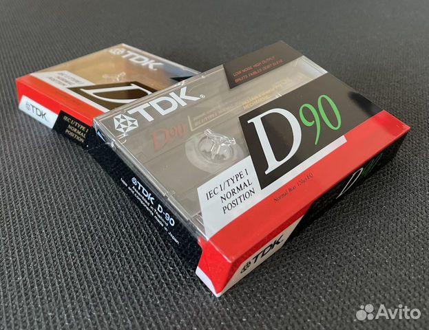 Купить аналог авито. TDK кассета размагничивающая. Обложка кассета TDK. Аудиокассета TDK черный корпус с красной наклейкой. Обложка кассета TDK d60.