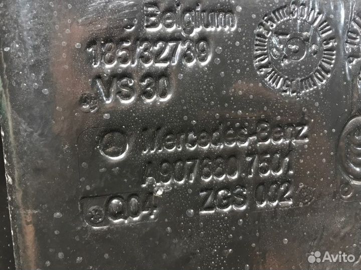 Крышка отсека инструментов Mercedes Sprinter W907