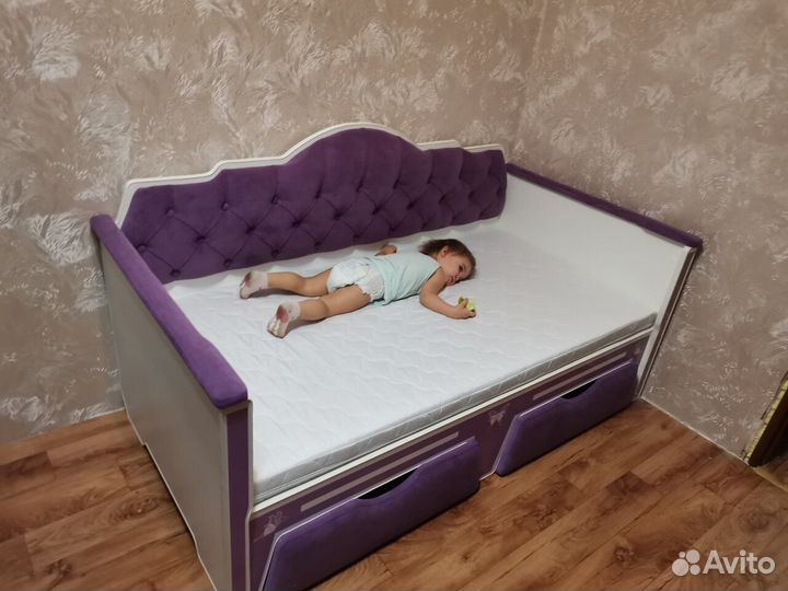 Дизайнерская кроватка с ящиками