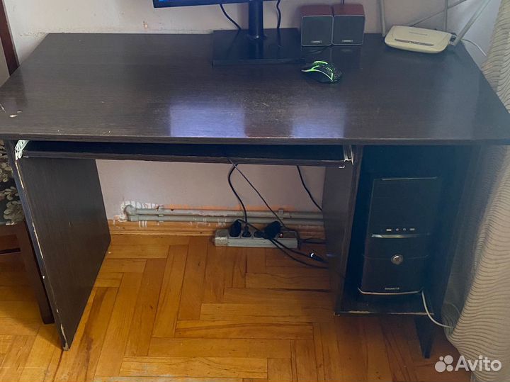 Компьютерный стол