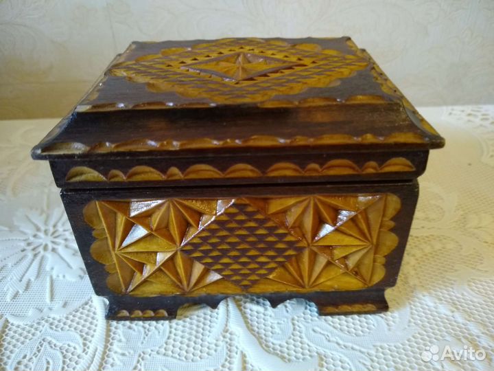 Шкатулки из дерева резные ручной работы