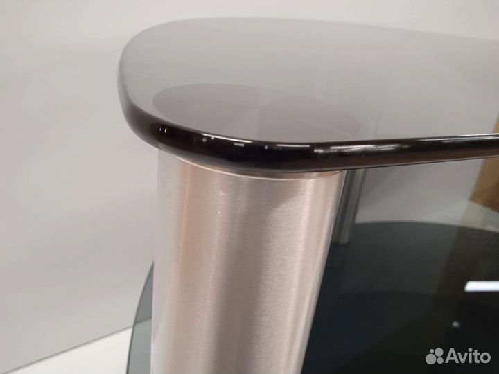 Стойка под аппаратуру из стекла