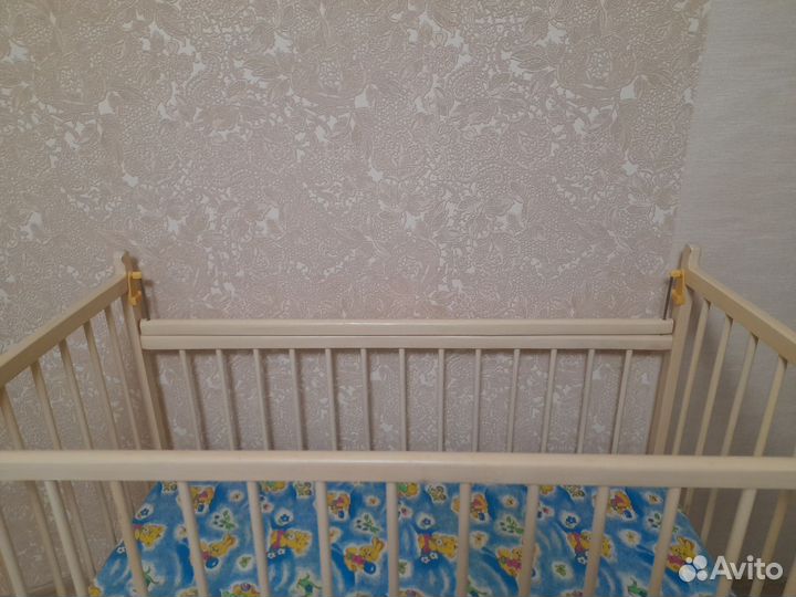 Детская кроватка с матрасом в отличном состоянии