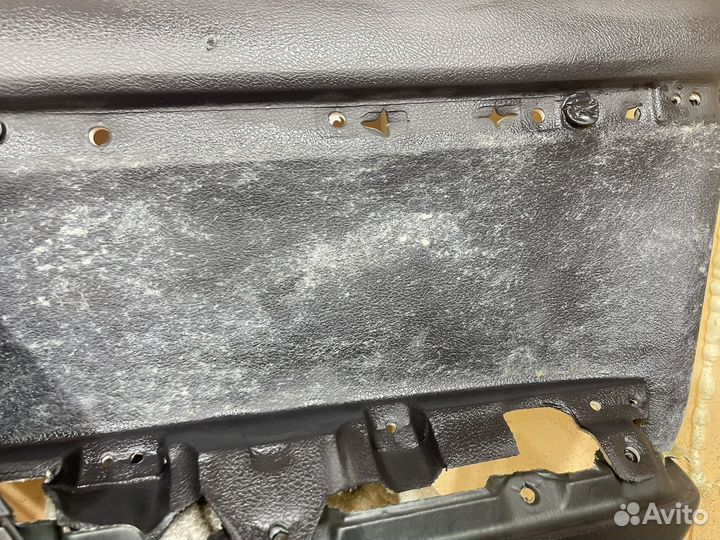 Обшивка двери toyota