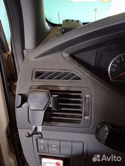 Держатель смартфонов автомобильный