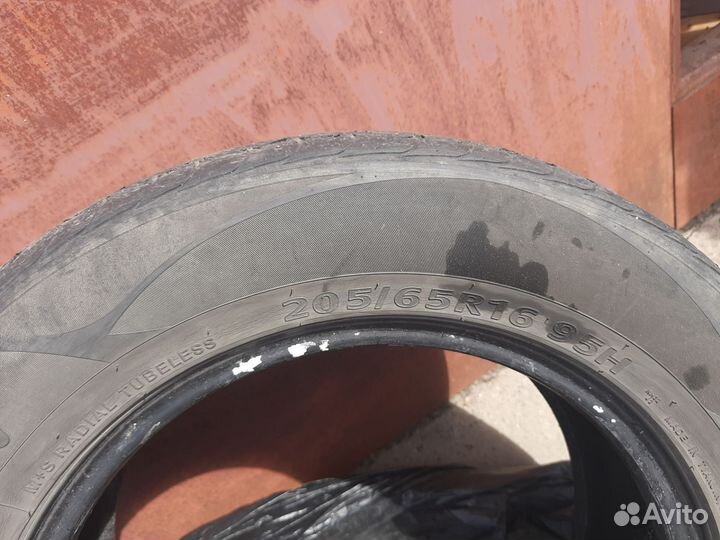 Kumho 852 205/65 R16 95H