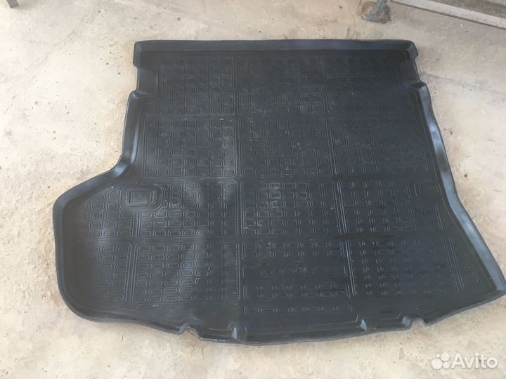 Продаю коврик в багажник тойота корола 2012-2016