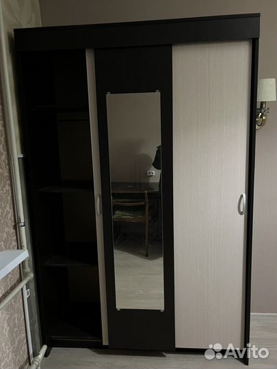 Шкаф купе с зеркалом