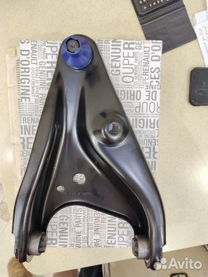 Рычаг передний подвески правый Рено Логан