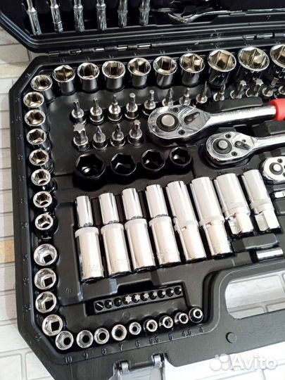 Инструменты в кейсе 150 пр