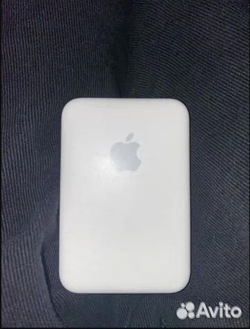 Повер банк от Apple