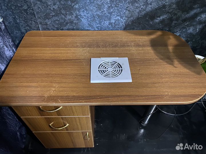 Стол для маникюра с вытяжкой