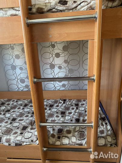 Двухъярусная кровать