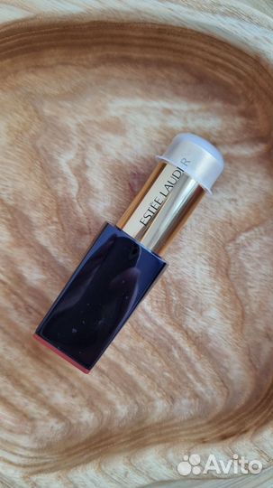 Помада Estee Lauder