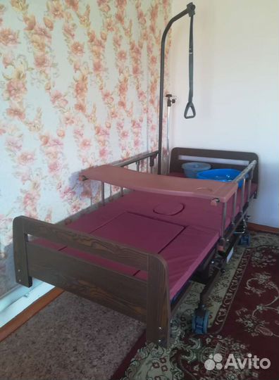 Медицинская кровать для лежачих больных