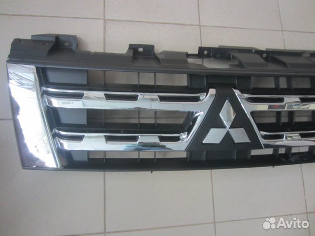 Решетка радиатора Mitsubishi Pajero 4 2011-2014