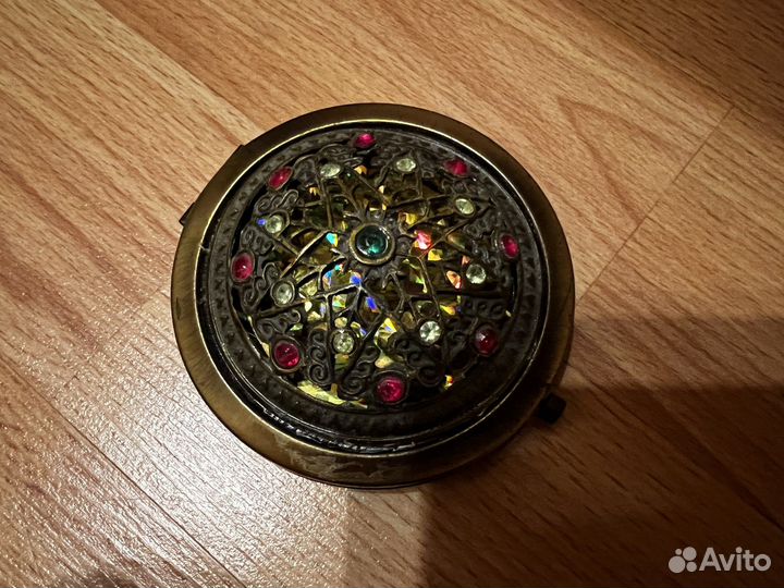 Винтажное зеркальце