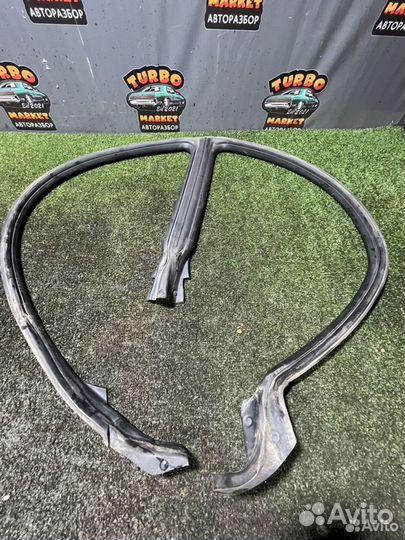 Уплотнитель левый Diamante f31a седан