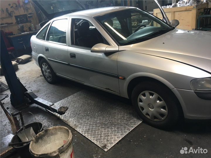 Разбор на запчасти Opel Vectra B