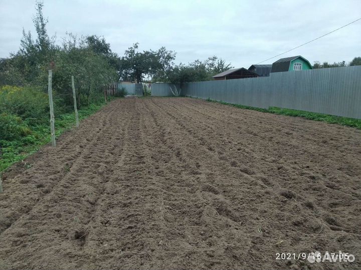 Вспашка земли мотоблоком