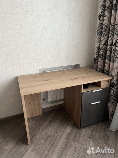 Письменный стол