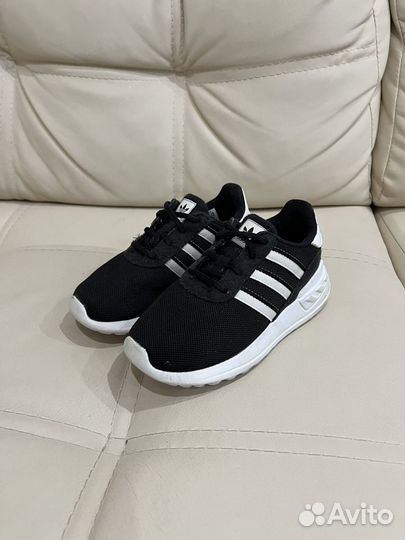 Кроссовки детские adidas 24