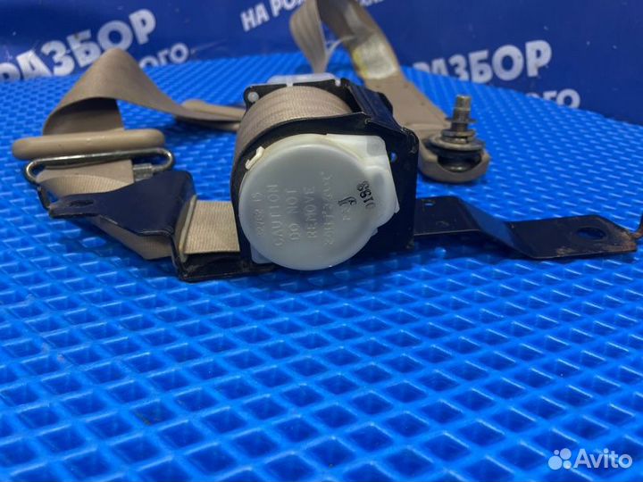 Передний правый ремень безопасности Nissan Maxima