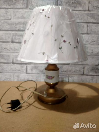 Лампа настольная