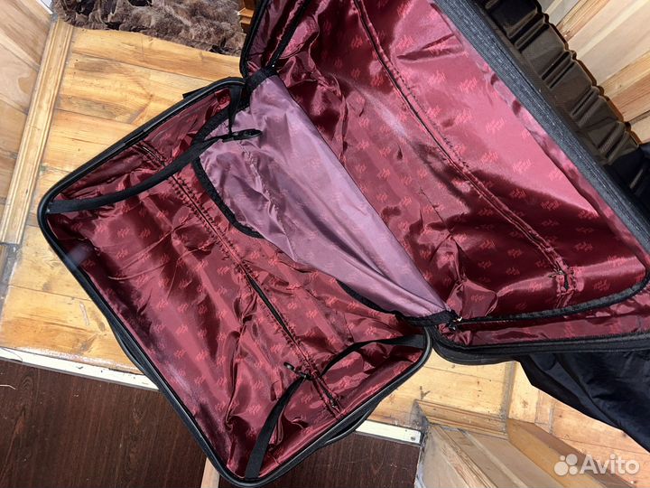 Чемодан ifly с дефектом