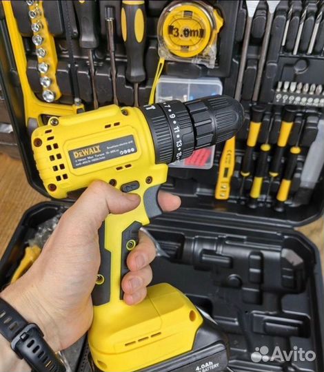 Шуруповерт Dewalt 21v с полным набором Бесщеточный