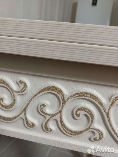 Обеденный стол