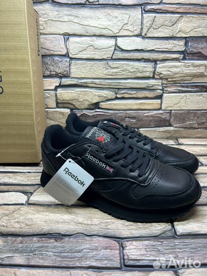 Кроссовки reebok classic black натуральная кожа 42