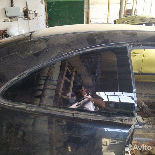 Форточка кузова задняя правая Mercedes-Benz