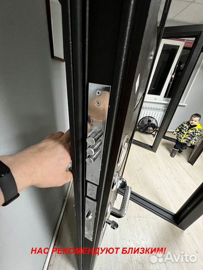 Тяжелая дверь металлическая в квартиру