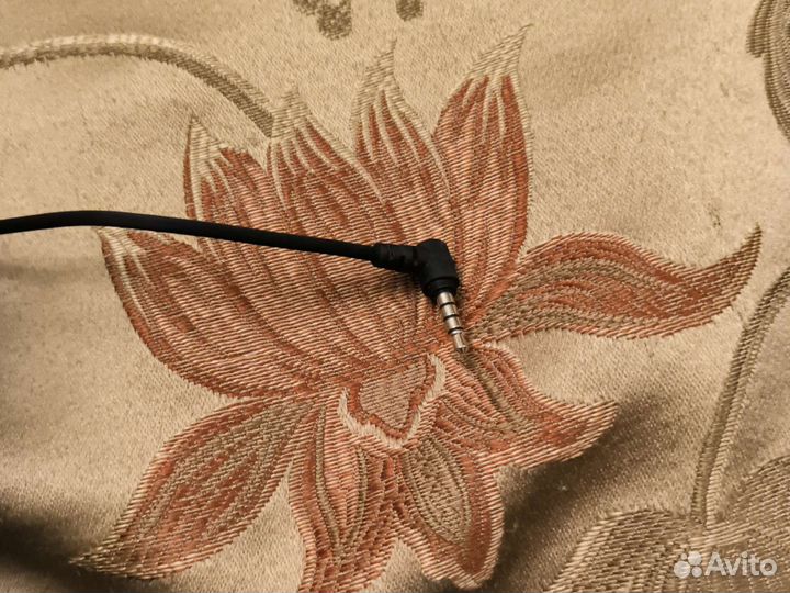 Проводные наушники