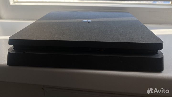 Sony ps4 slim 1tb + 2 игры