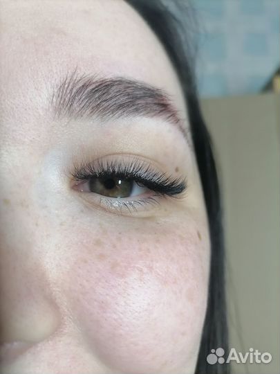Наращивание ресниц, оформление бровей