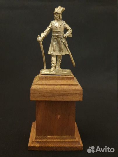 Статуэтка 