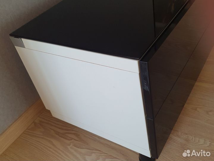 Тумба черного цвета