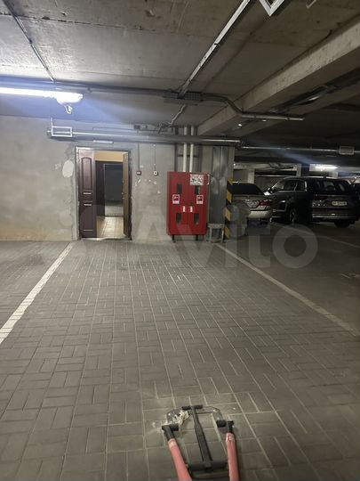 Машиноместо, 25 м²