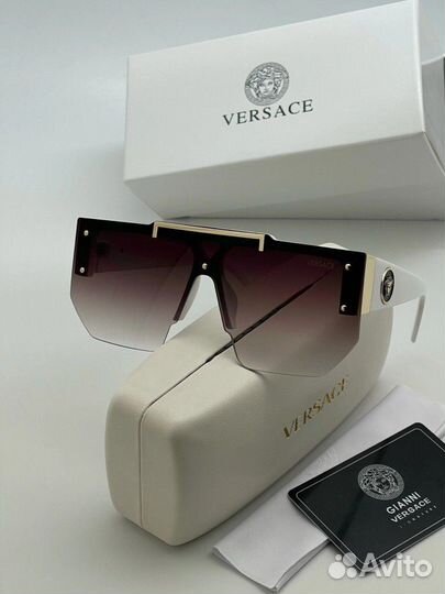 Солнцезащитные очки versace