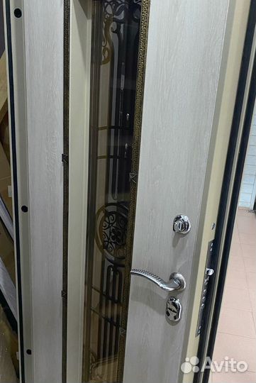 Входная дверь